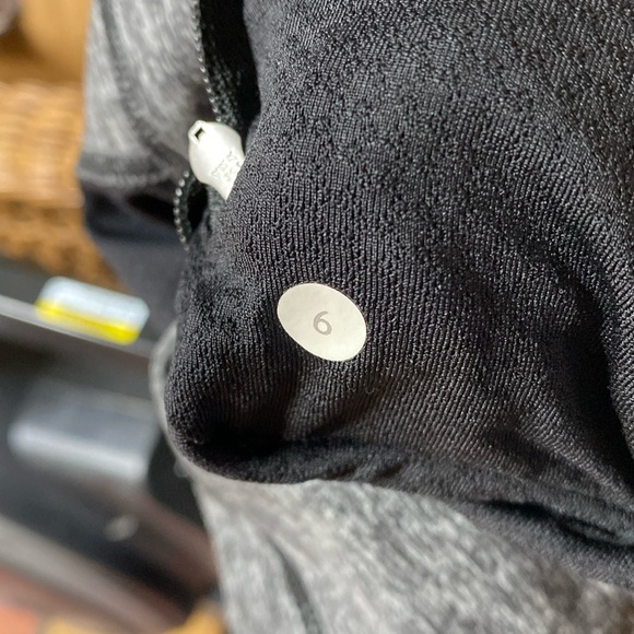 Lululemon Run: Your Heart Out Pullover Sz 6 black grey jacket compression - Picture 6 of 7